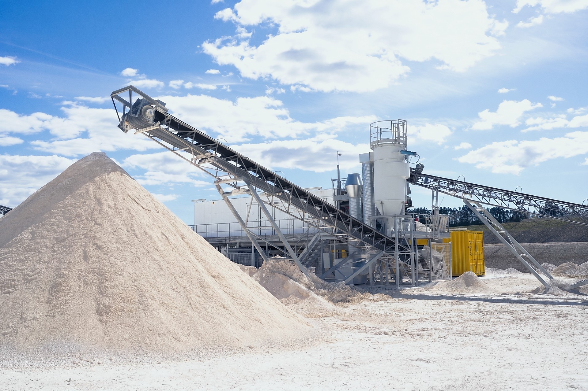 Silica stockpile and processing plant, ADInvestment operations